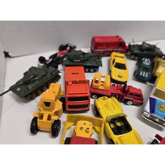 Lot Transformers Matchbox 1977 Hot Wheels Gold 57 FORD T-BIRD Others See Pics - Picture 3 of 12